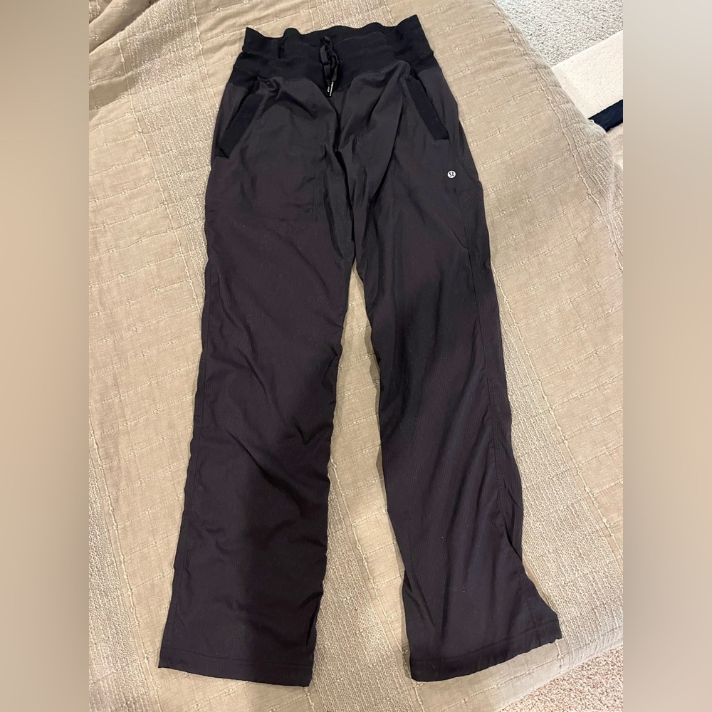 Lululemon Athletica Dance Studio regular fit. Size 6 in great condition!